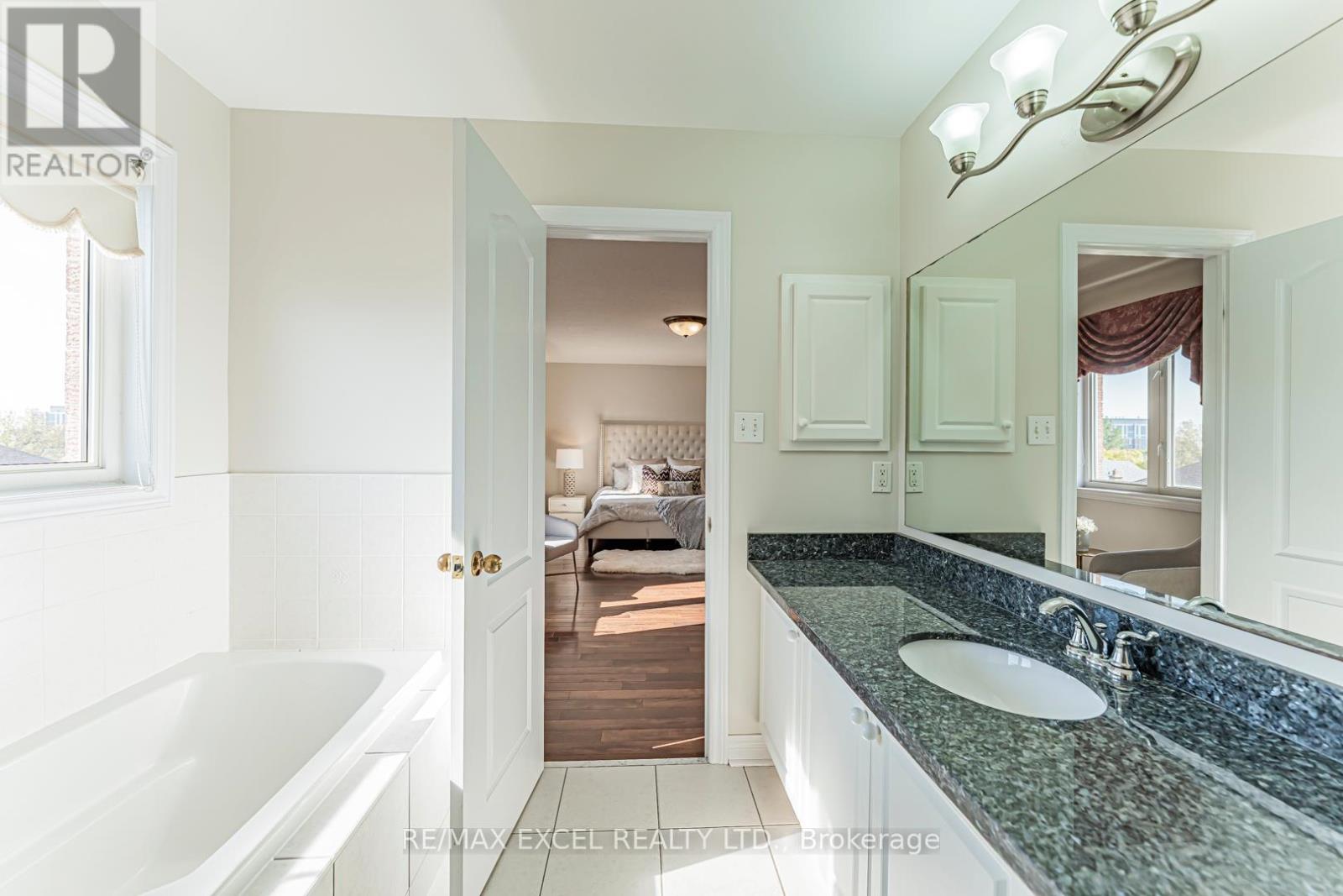 65 Falling River Drive, Richmond Hill, Ontario  L4S 2R3 - Photo 34 - N12637836