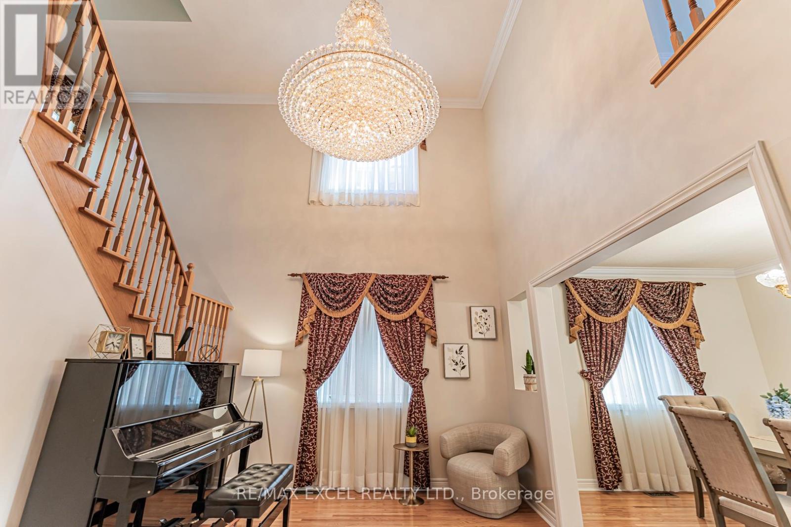 65 Falling River Drive, Richmond Hill, Ontario  L4S 2R3 - Photo 8 - N12637836