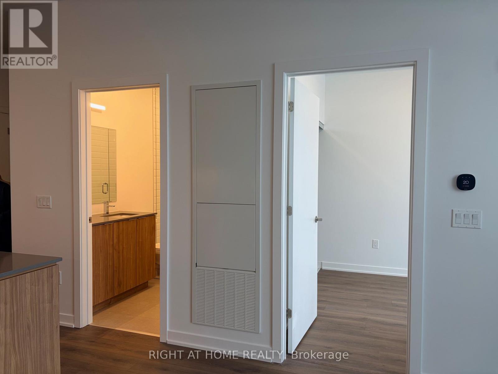 813 - 720 Whitlock Avenue, Milton, Ontario  L9E 2B5 - Photo 4 - W12637832