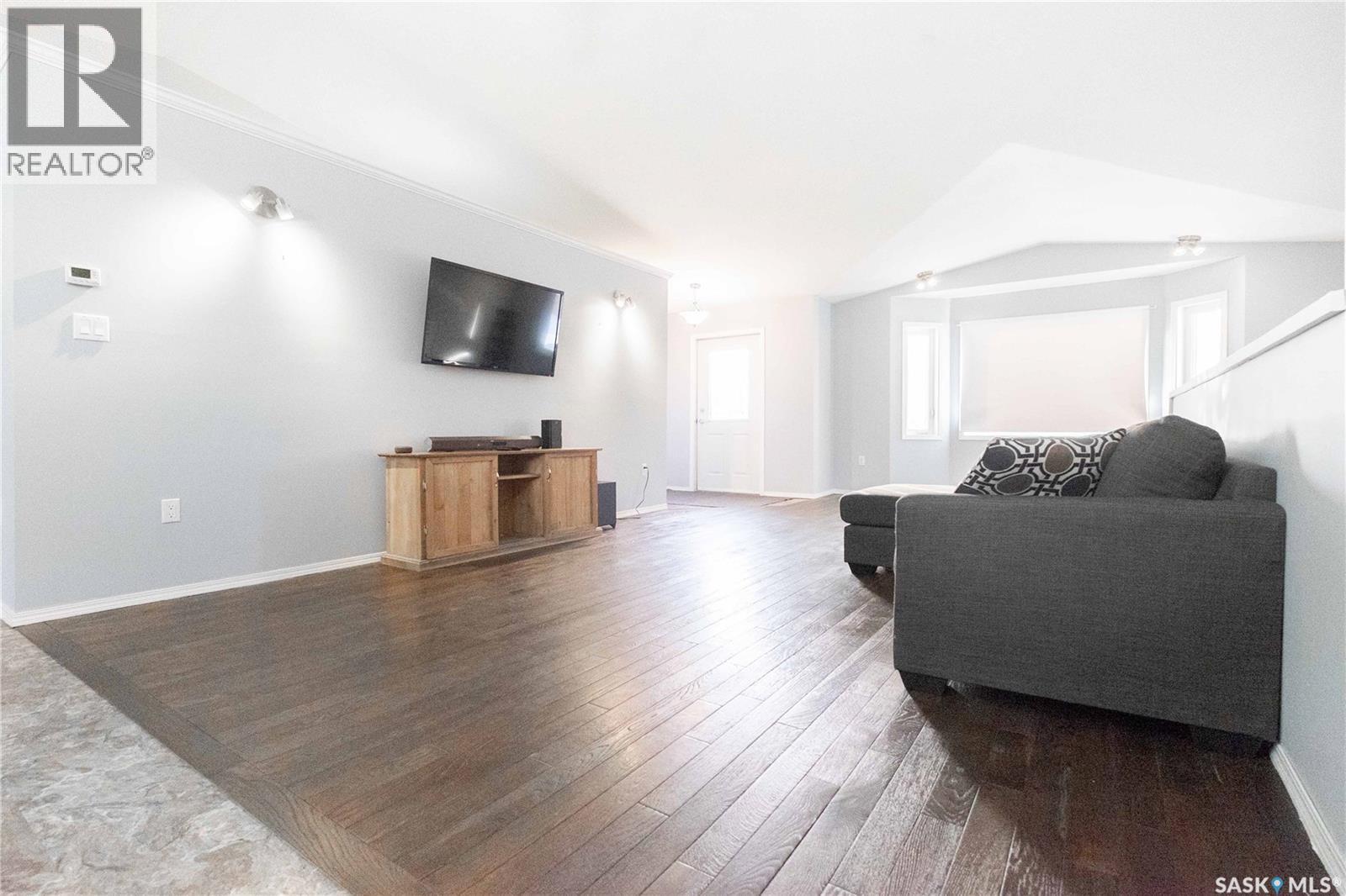 143 6th Street, Pilot Butte, Saskatchewan  S0G 3Z0 - Photo 12 - SK025678