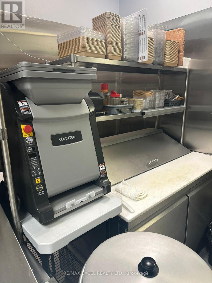 755b Dundas Street W, Toronto, Ontario  M6J 1T9 - Photo 6 - C12637852