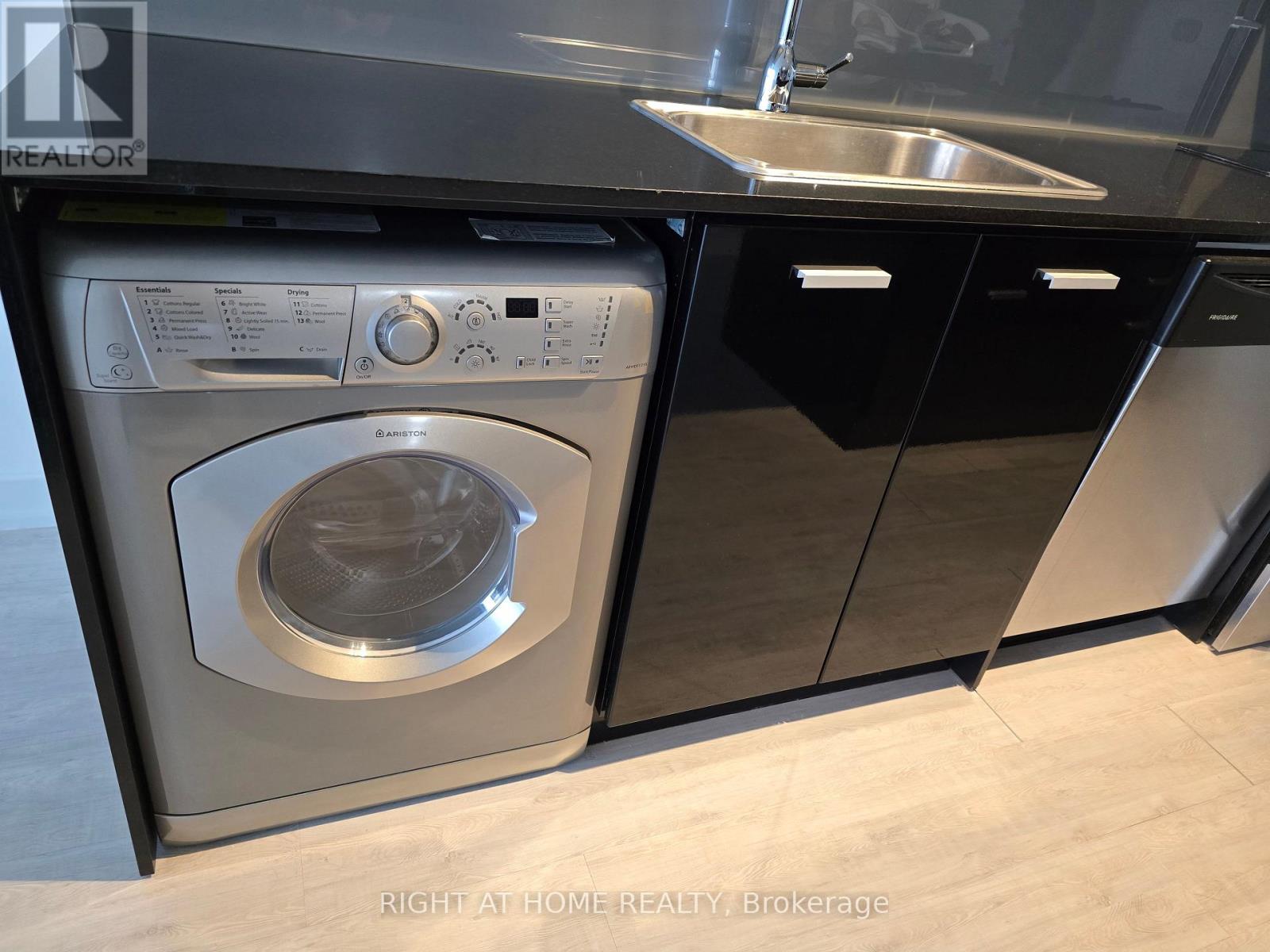 1602 - 19 Singer Court, Toronto, Ontario  M2K 0B2 - Photo 6 - C12637854