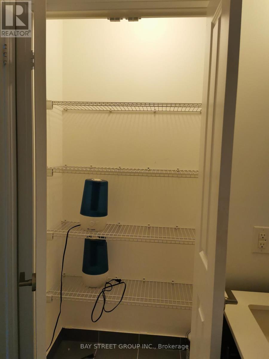 1002 - 55 Oneida Crescent, Richmond Hill, Ontario  L4B 0E8 - Photo 15 - N12637878