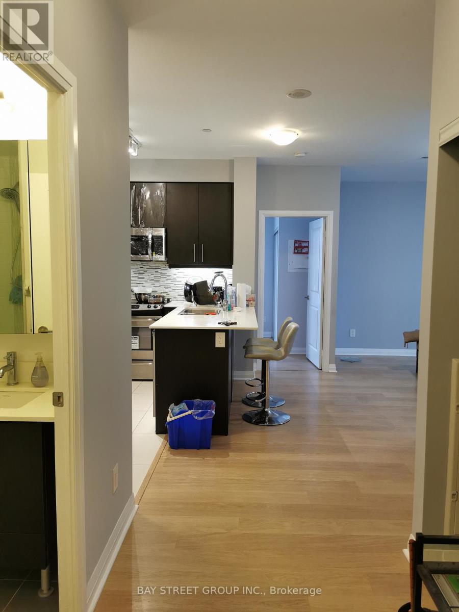 1002 - 55 Oneida Crescent, Richmond Hill, Ontario  L4B 0E8 - Photo 3 - N12637878