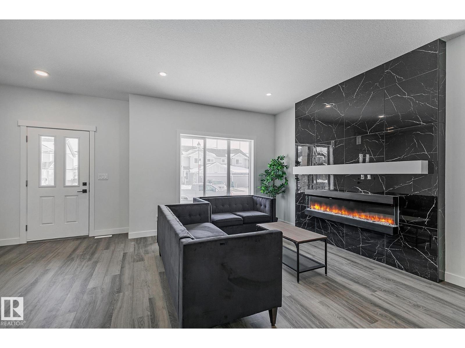 9831 107a Avenue, Morinville, Alberta  T8R 2P1 - Photo 5 - E4468266