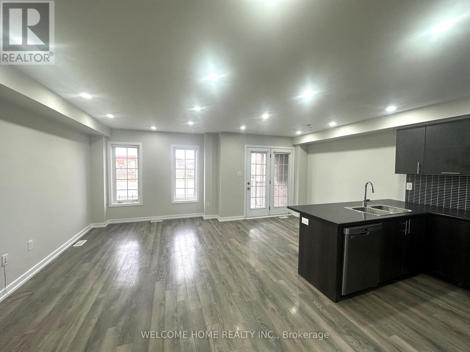 112 Golden Springs Drive, Brampton, Ontario  L7A 4N7 - Photo 4 - W12637864