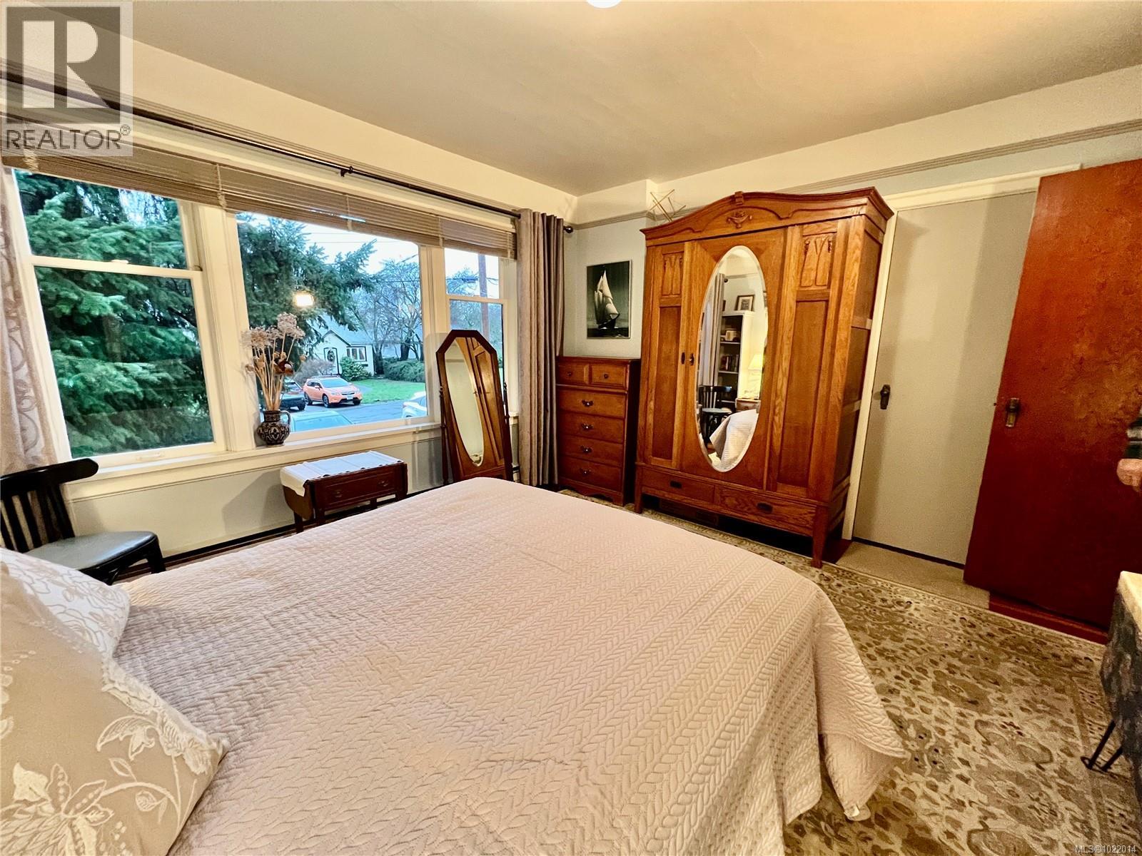 3681 Elliston St, Saanich, British Columbia  V8X 1R9 - Photo 14 - 1022014