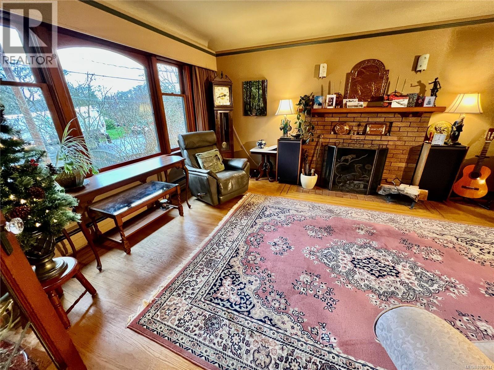 3681 Elliston St, Saanich, British Columbia  V8X 1R9 - Photo 4 - 1022014