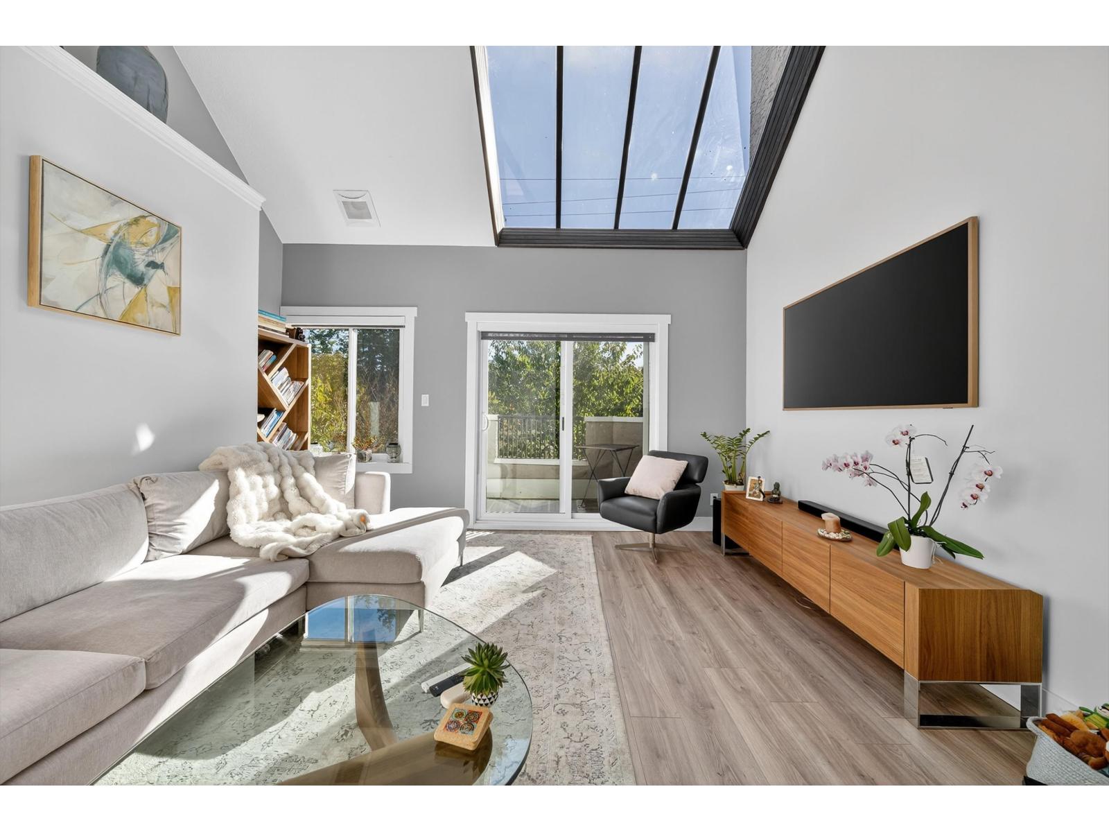 11 15971 MARINE DRIVE, White Rock, British Columbia