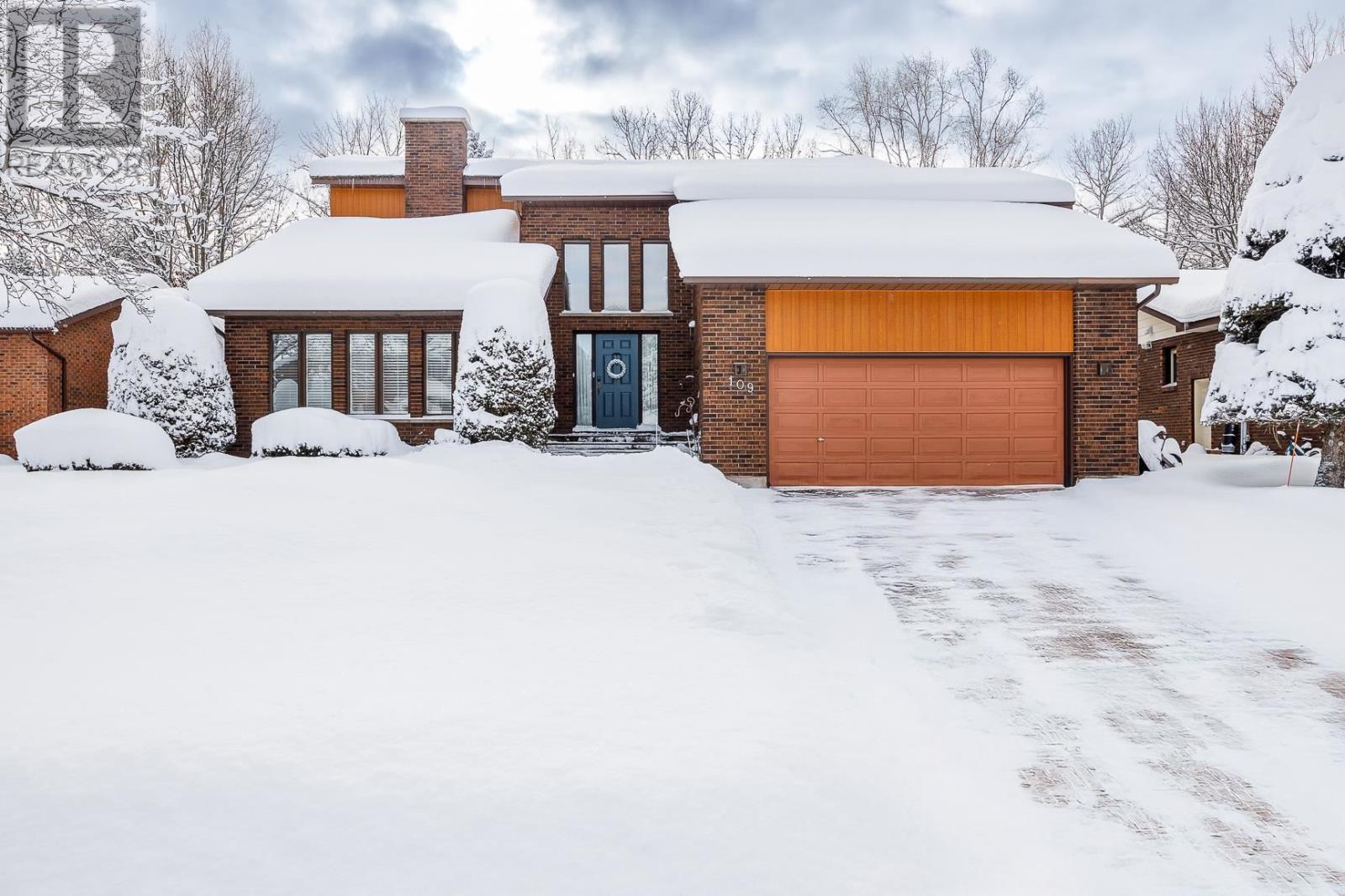 109 Greenview Lane, Sault Ste. Marie, Ontario P6A 6L1 - Photo 1 - SM253435