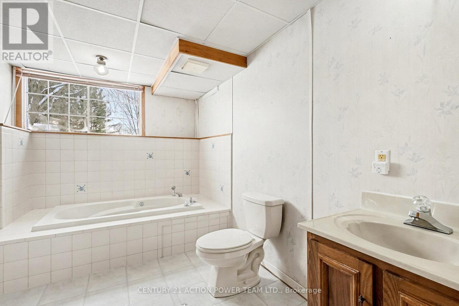 2968 Principale Street E, Alfred And Plantagenet, Ontario  K0A 3K0 - Photo 32 - X12637906