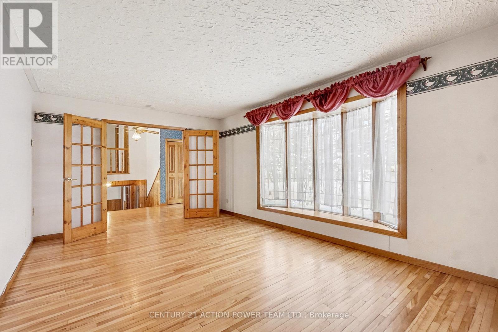 2968 Principale Street E, Alfred And Plantagenet, Ontario  K0A 3K0 - Photo 4 - X12637906