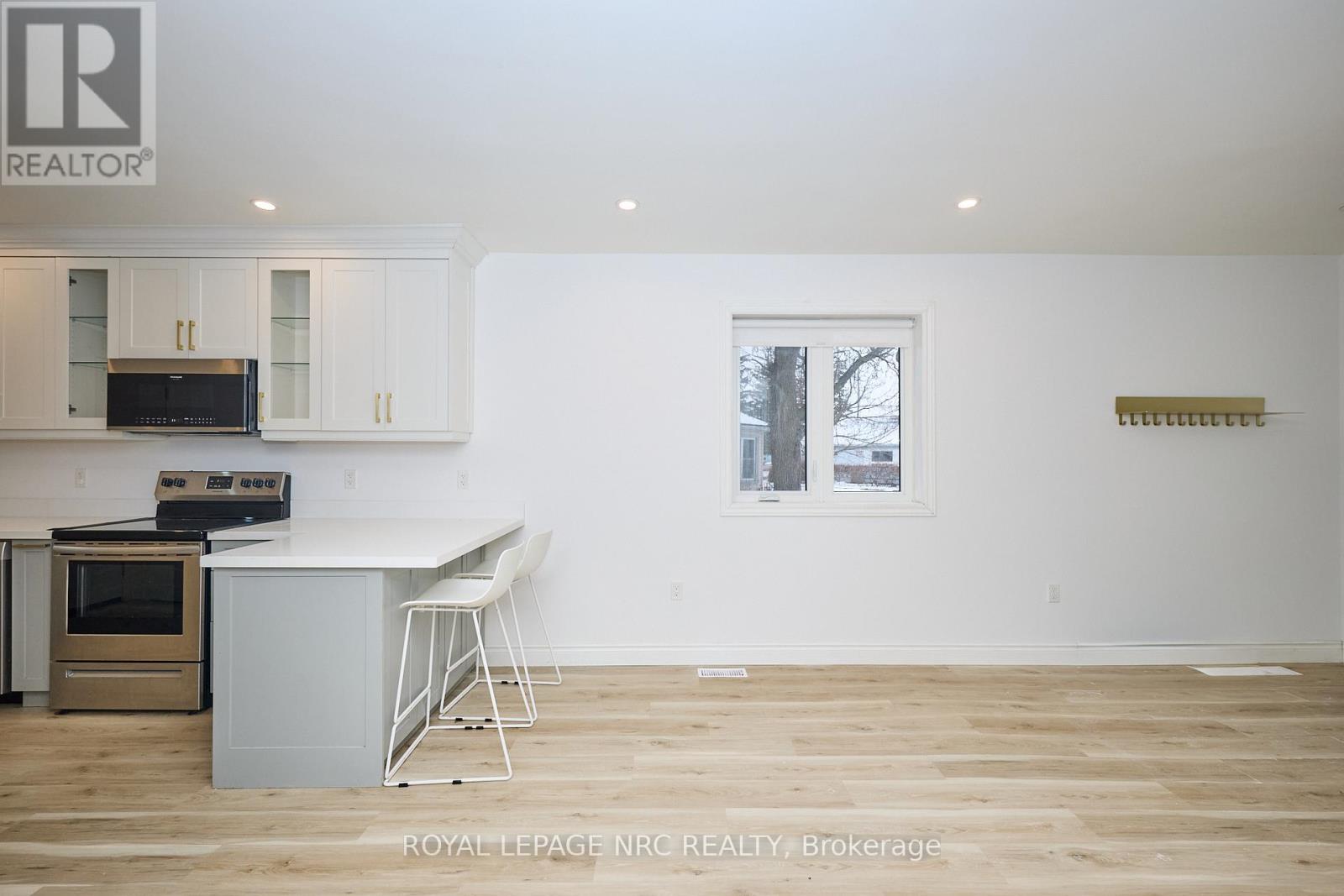 29 Trapnell Street, St. Catharines, Ontario  L2R 1B1 - Photo 11 - X12637928