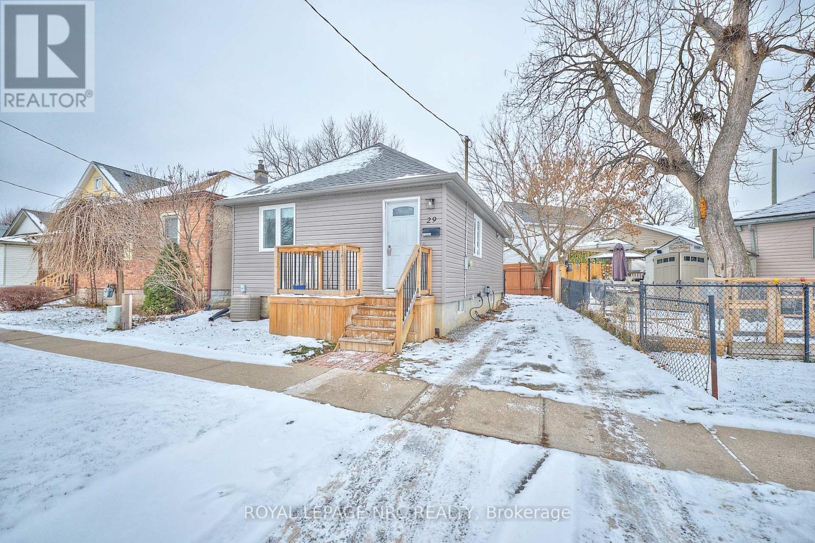 29 Trapnell Street, St. Catharines, Ontario  L2R 1B1 - Photo 2 - X12637928