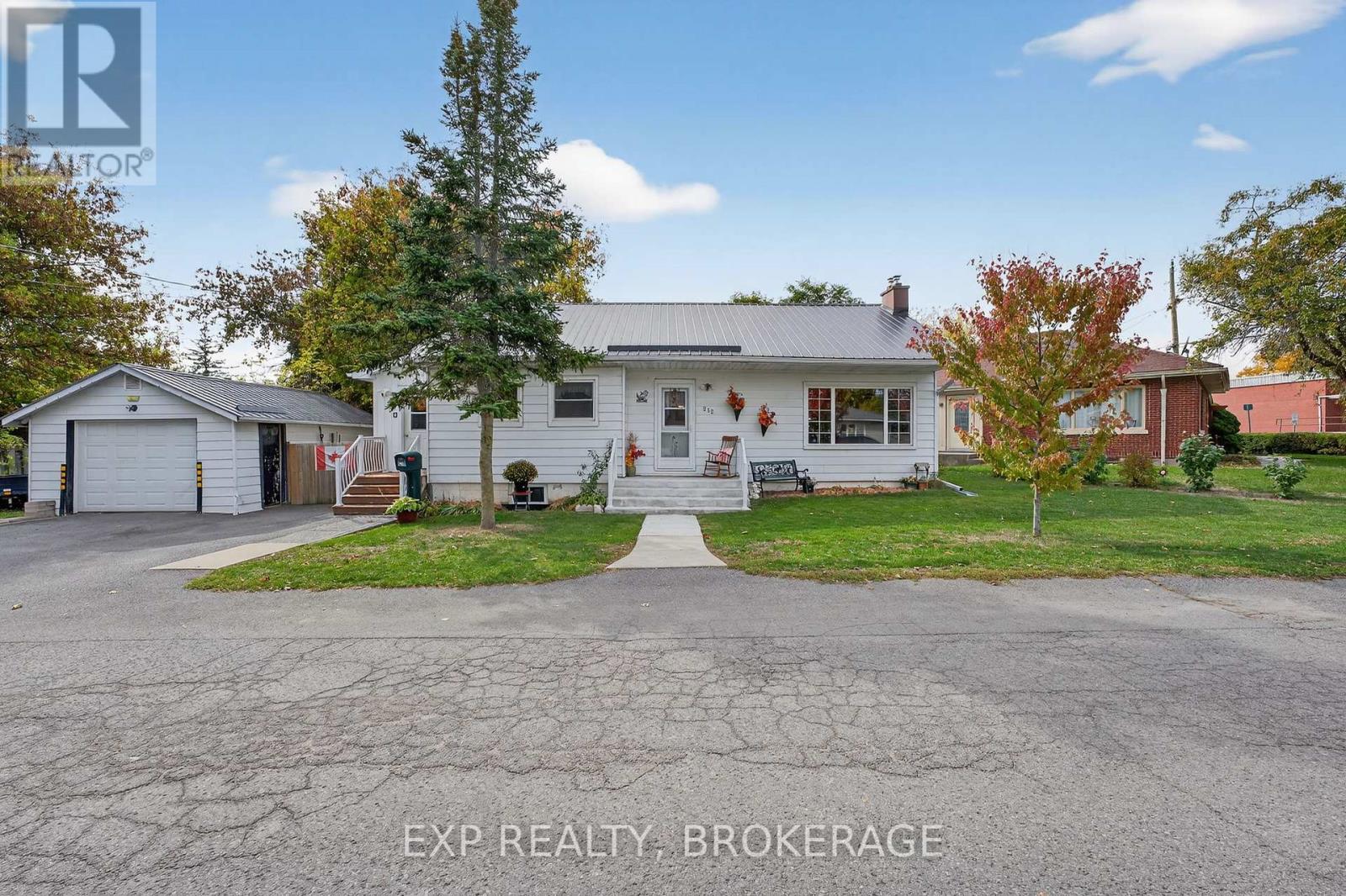 212 Robinson Street, Greater Napanee, Ontario  K7R 2S7 - Photo 3 - X12637942