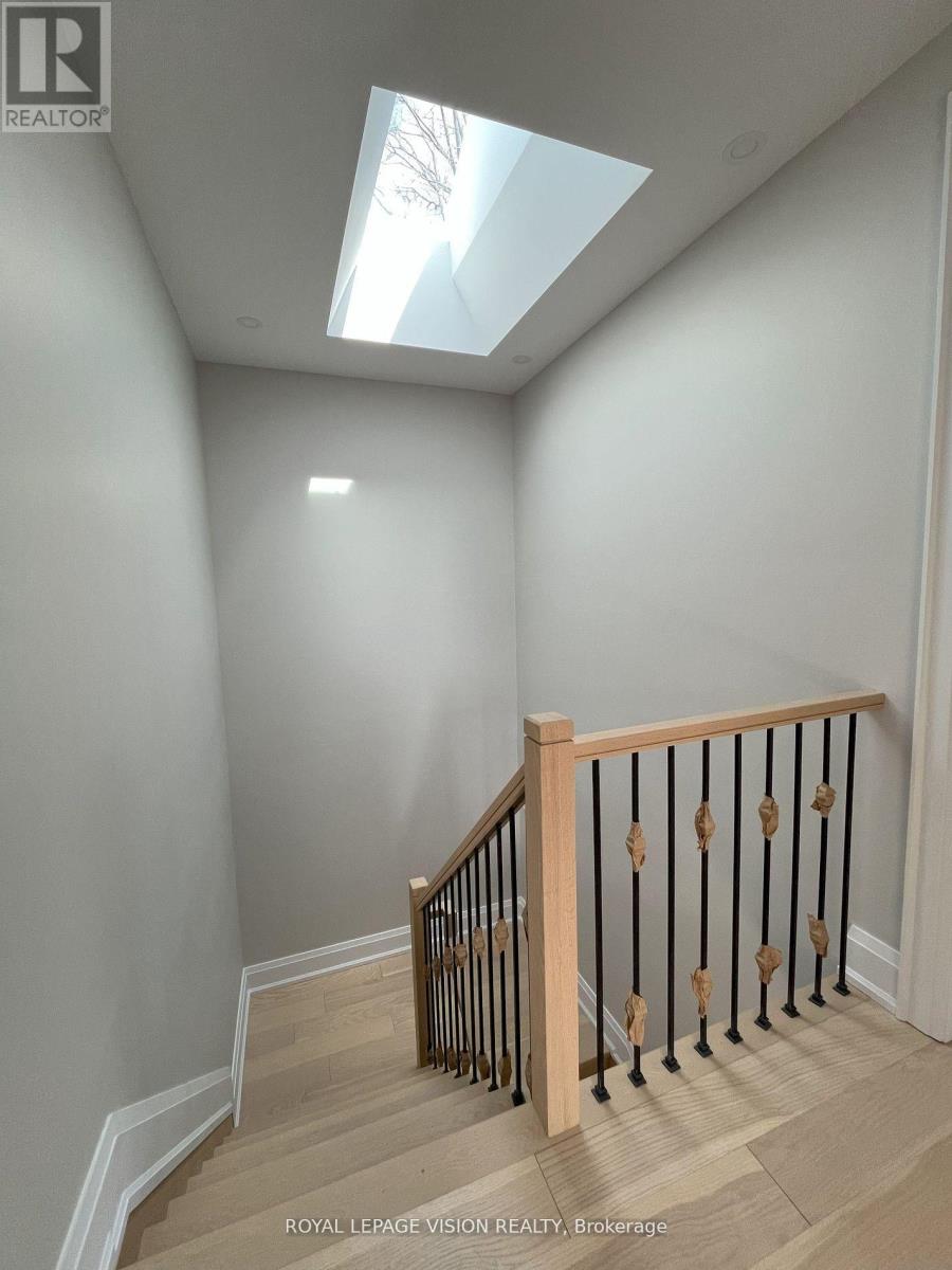 47 Lillington Avenue, Toronto (Birchcliffe-Cliffside), Ontario  M1N 3K4 - Photo 7 - E12637894