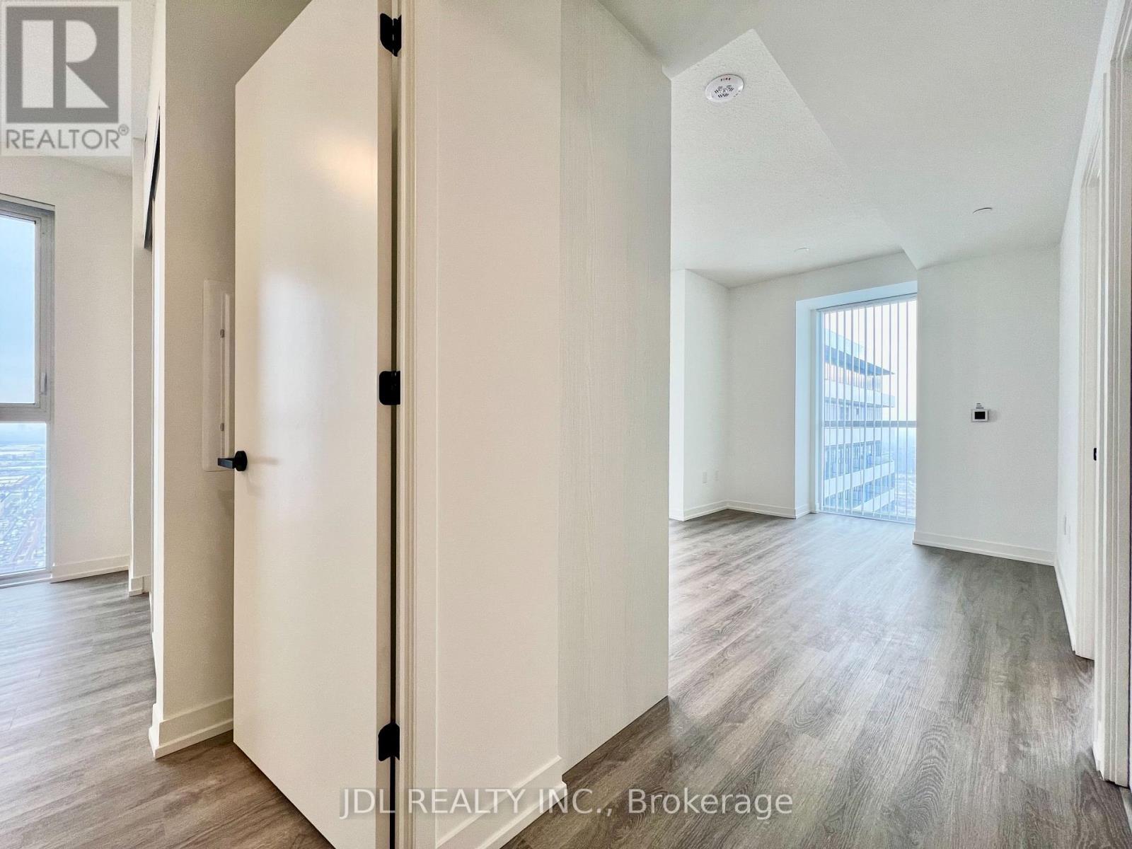 4709 - 8 Interchange Way, Vaughan, Ontario  L4K 5Z7 - Photo 3 - N12637938