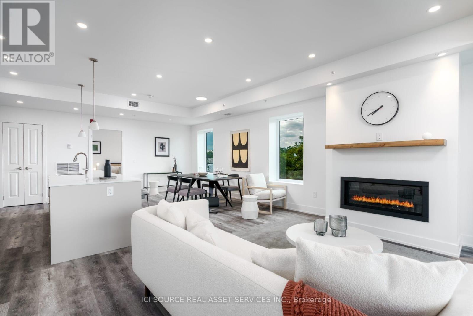 208 - 19b West Street N, Kawartha Lakes (Fenelon Falls), Ontario  K0M 1N0 - Photo 4 - X12637936