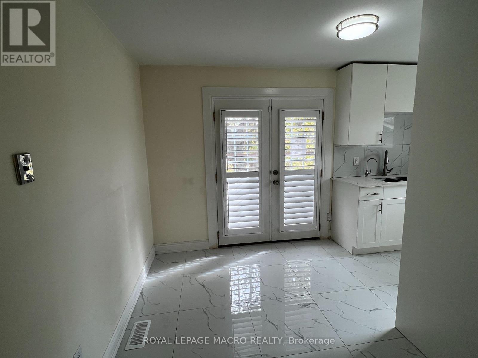 1032 Mud Street E, Hamilton, Ontario  L8J 3E3 - Photo 2 - X12634234