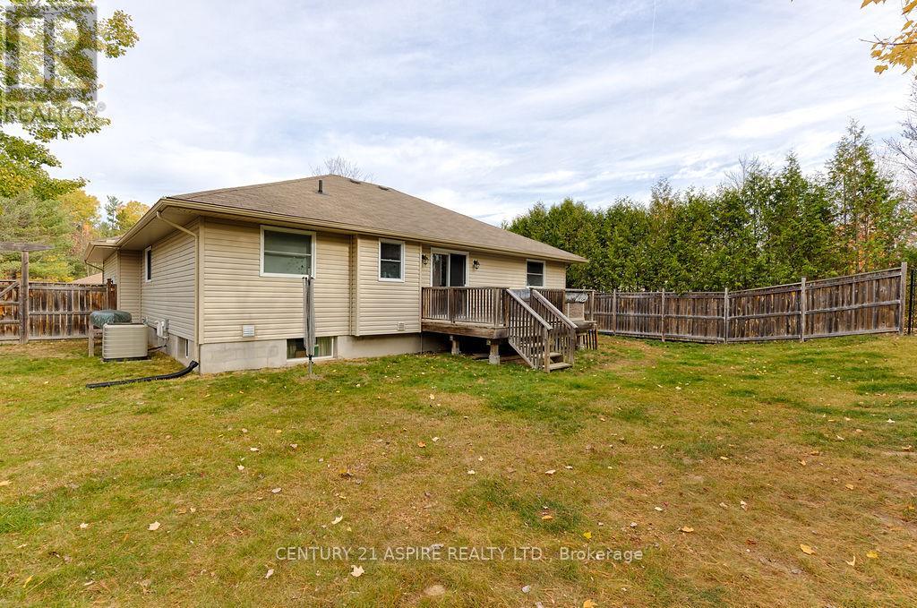 206 Oriole Crescent, Petawawa, Ontario K8H 0A9 - Photo 12 - X12637958