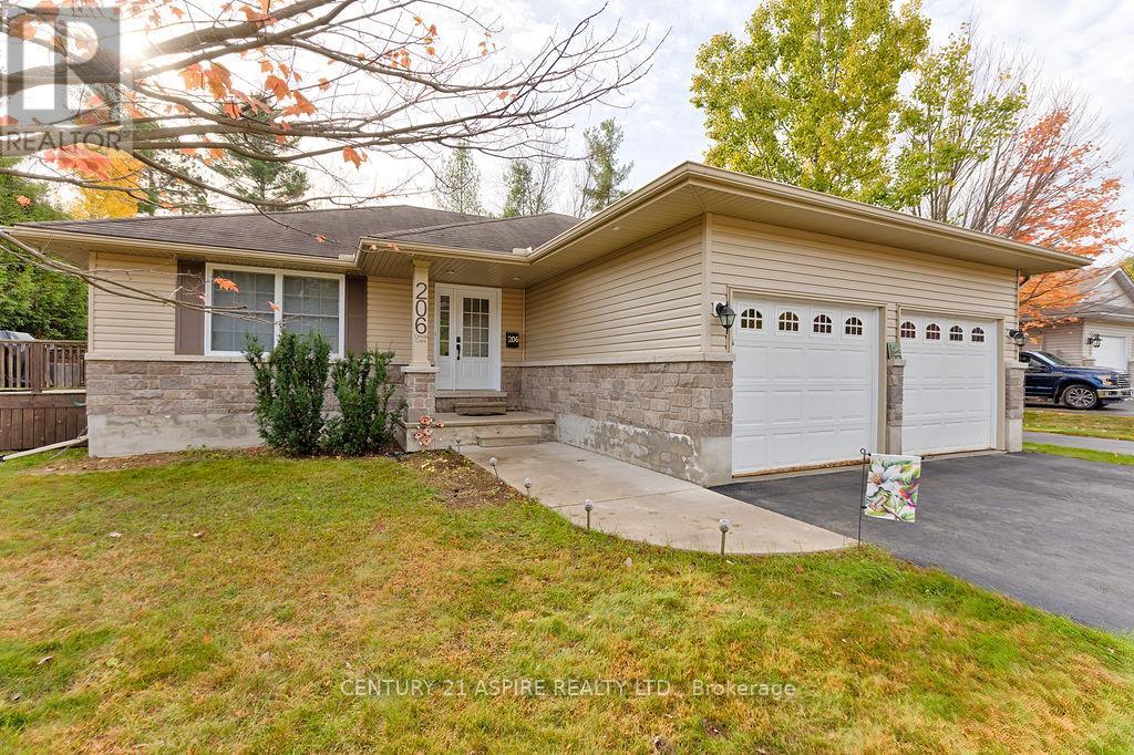 206 Oriole Crescent, Petawawa, Ontario K8H 0A9 - Photo 2 - X12637958