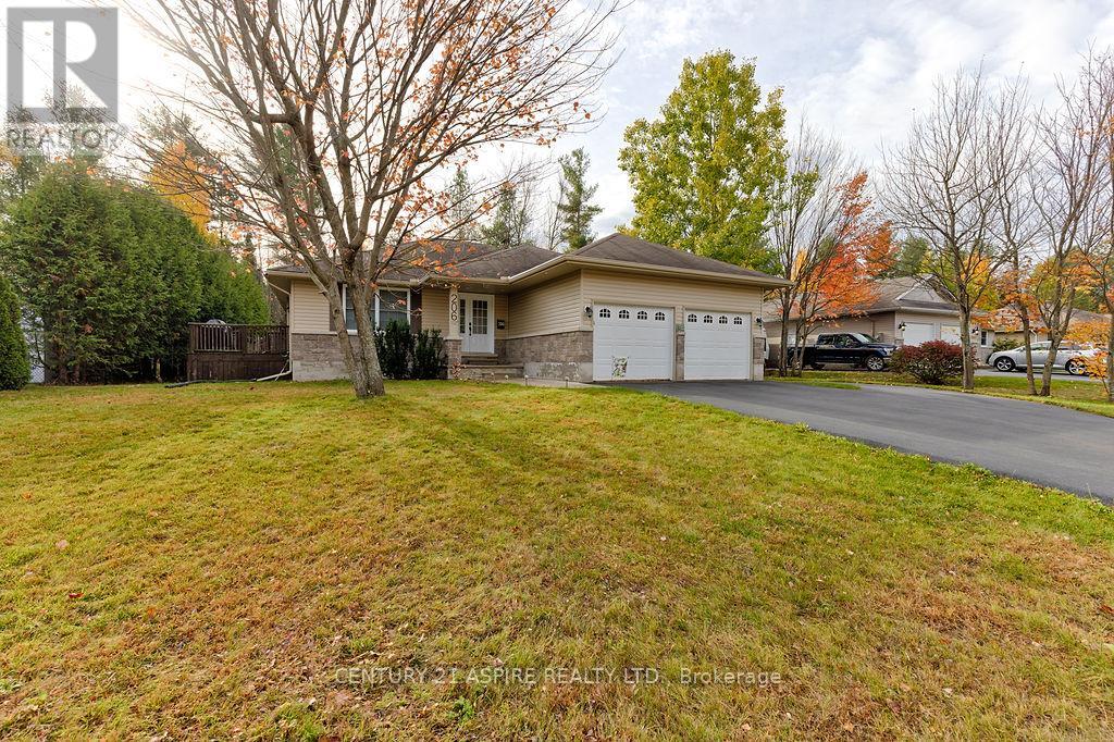206 Oriole Crescent, Petawawa, Ontario K8H 0A9 - Photo 4 - X12637958