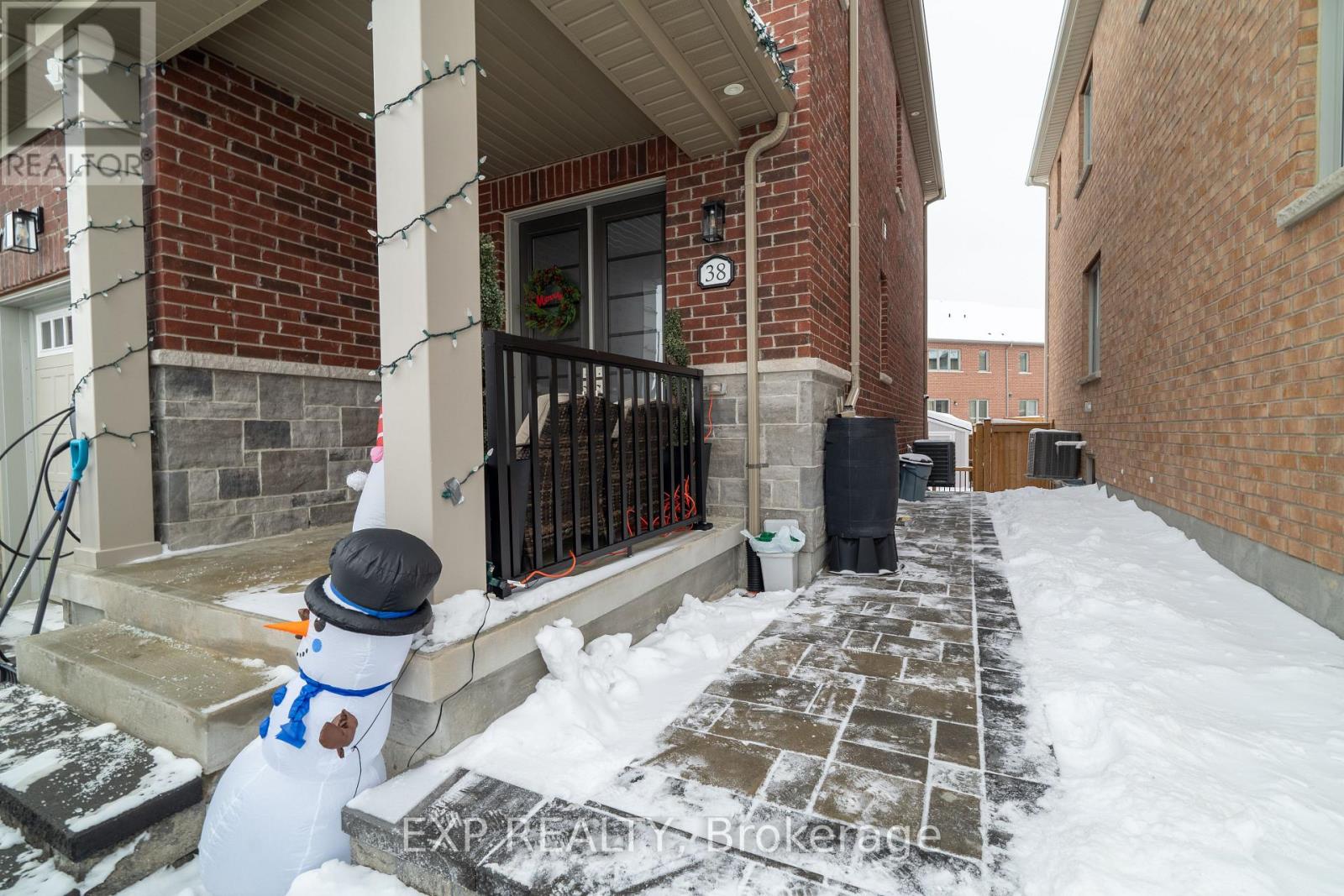 38 Busato Drive, Whitchurch-Stouffville (Stouffville), Ontario  L4A 4V2 - Photo 11 - N12637962