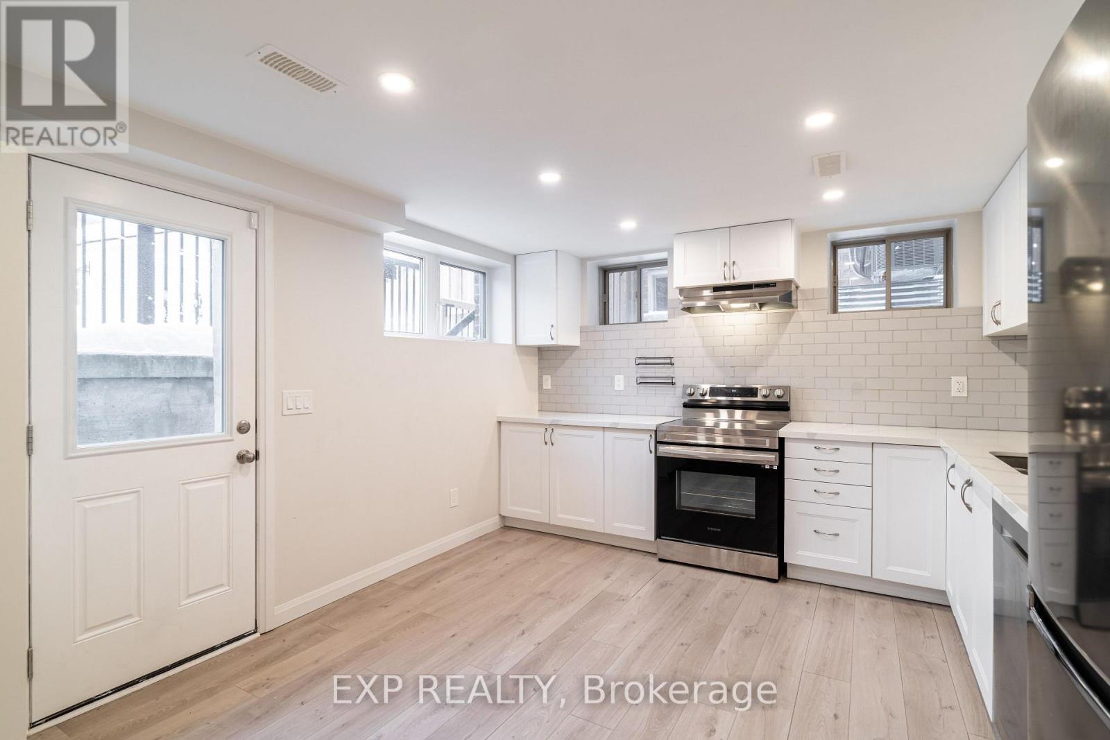 38 Busato Drive, Whitchurch-Stouffville (Stouffville), Ontario  L4A 4V2 - Photo 3 - N12637962