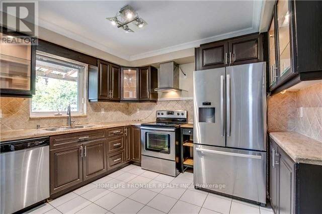 4663 Crosswinds Drive, Mississauga (East Credit), Ontario  L5V 1G6 - Photo 2 - W12637966