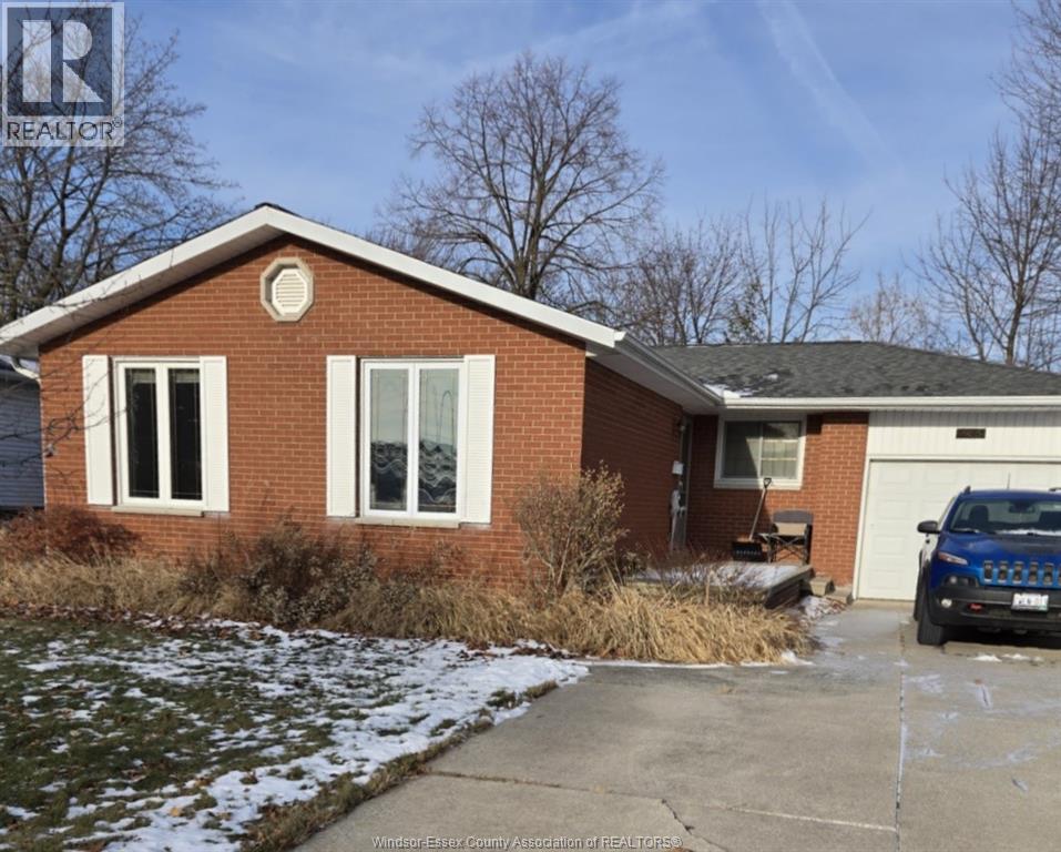 MLS# 25031697: 285 BRIEN AVENUE East, Essex, Canada