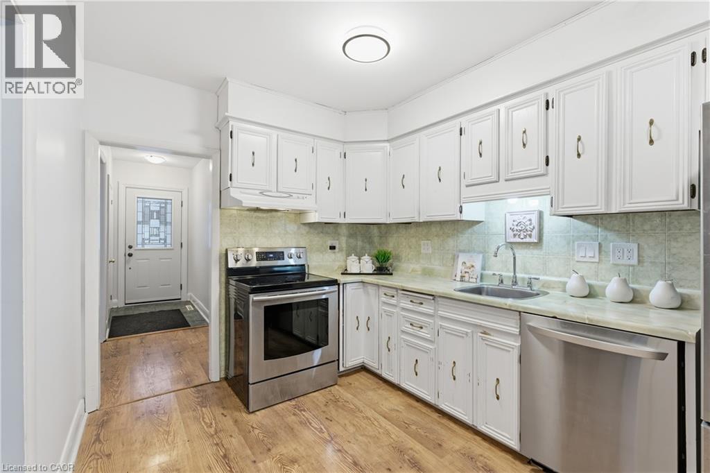 149 West 28th Street, Hamilton, Ontario  L9C 5B1 - Photo 10 - 40793515