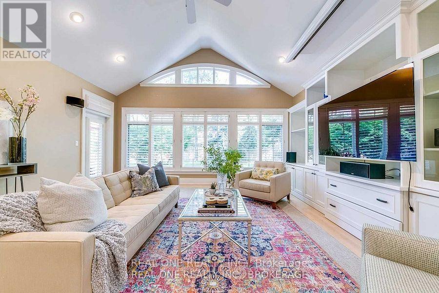 249 Poplar Drive, Oakville (Mo Morrison), Ontario  L6J 4C7 - Photo 10 - W12637982