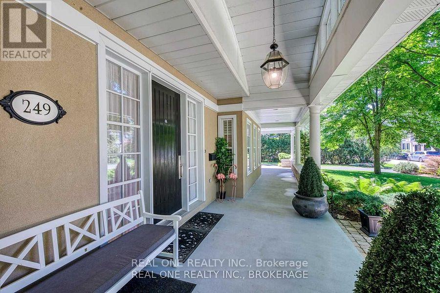 249 Poplar Drive, Oakville (Mo Morrison), Ontario  L6J 4C7 - Photo 2 - W12637982