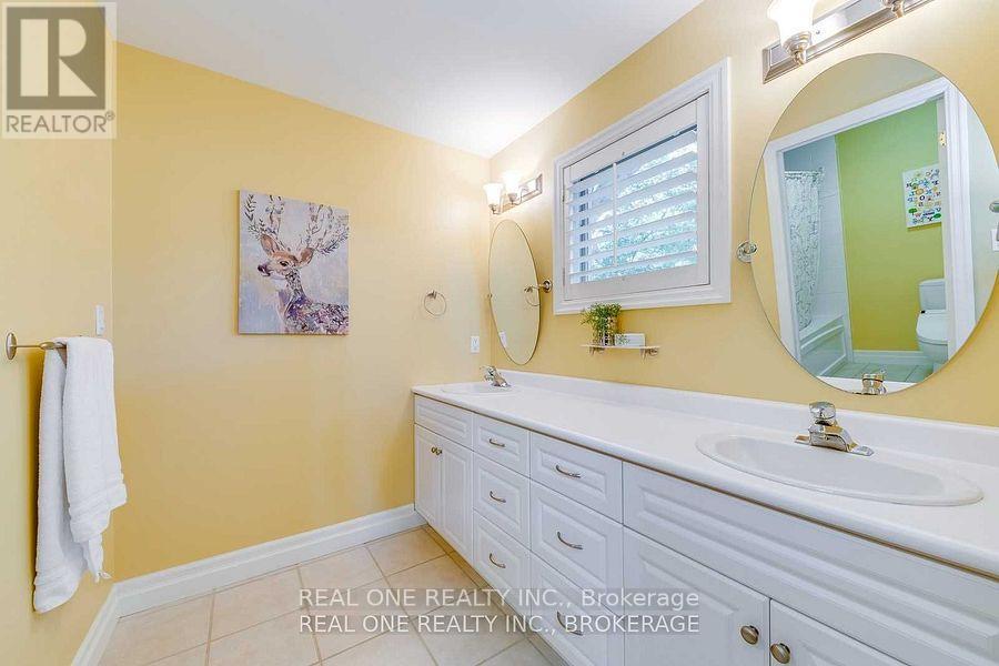 249 Poplar Drive, Oakville (Mo Morrison), Ontario  L6J 4C7 - Photo 23 - W12637982