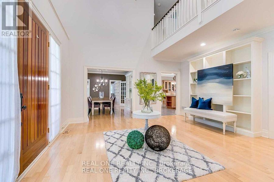 249 Poplar Drive, Oakville (Mo Morrison), Ontario  L6J 4C7 - Photo 3 - W12637982