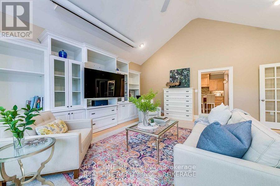 249 Poplar Drive, Oakville (Mo Morrison), Ontario  L6J 4C7 - Photo 9 - W12637982