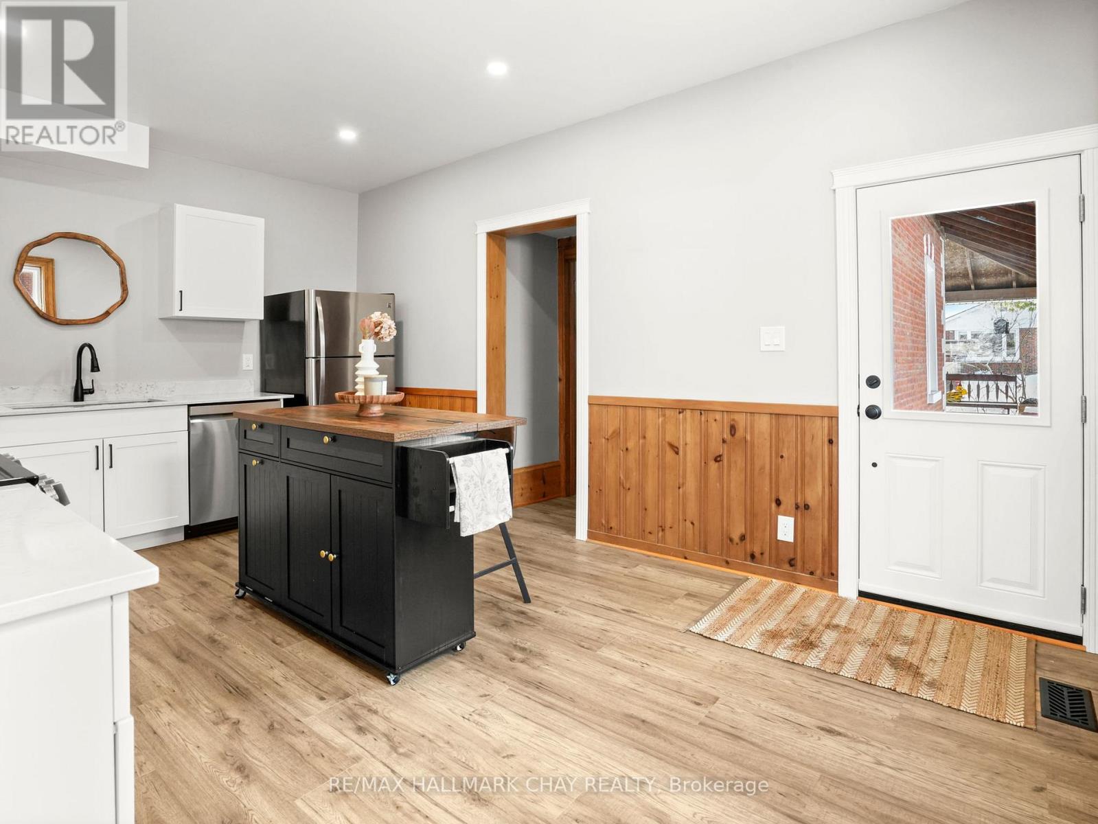 14 Wilson Street, New Tecumseth, Ontario  L0G 1W0 - Photo 10 - N12636832