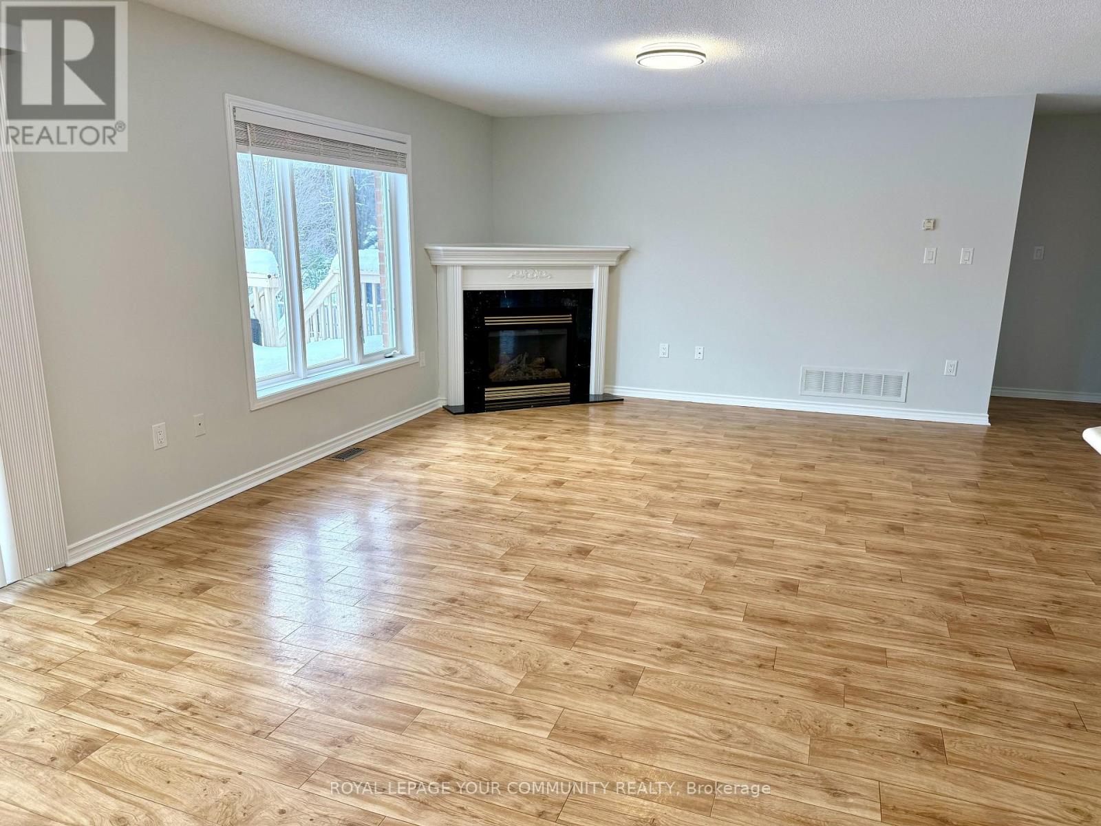 Main Floor - 24 Sun King Crescent, Barrie, Ontario  L4M 7J9 - Photo 5 - S12636828