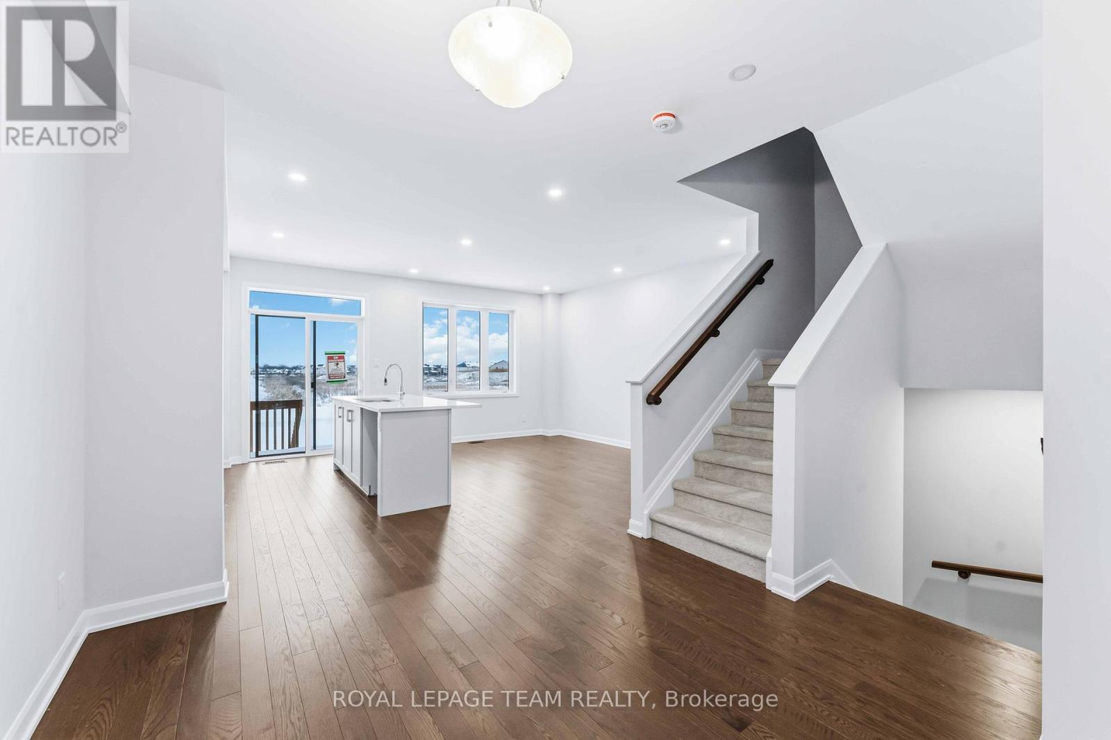 742 Fairline Row, Ottawa, Ontario  K2V 0V7 - Photo 4 - X12229430