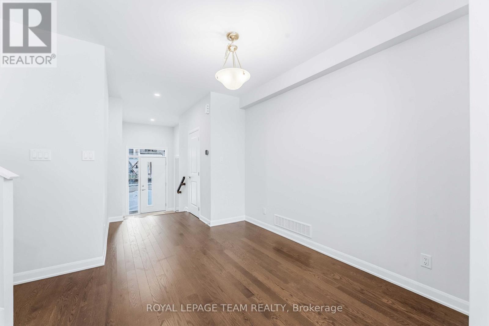 742 Fairline Row, Ottawa, Ontario  K2V 0V7 - Photo 6 - X12229430