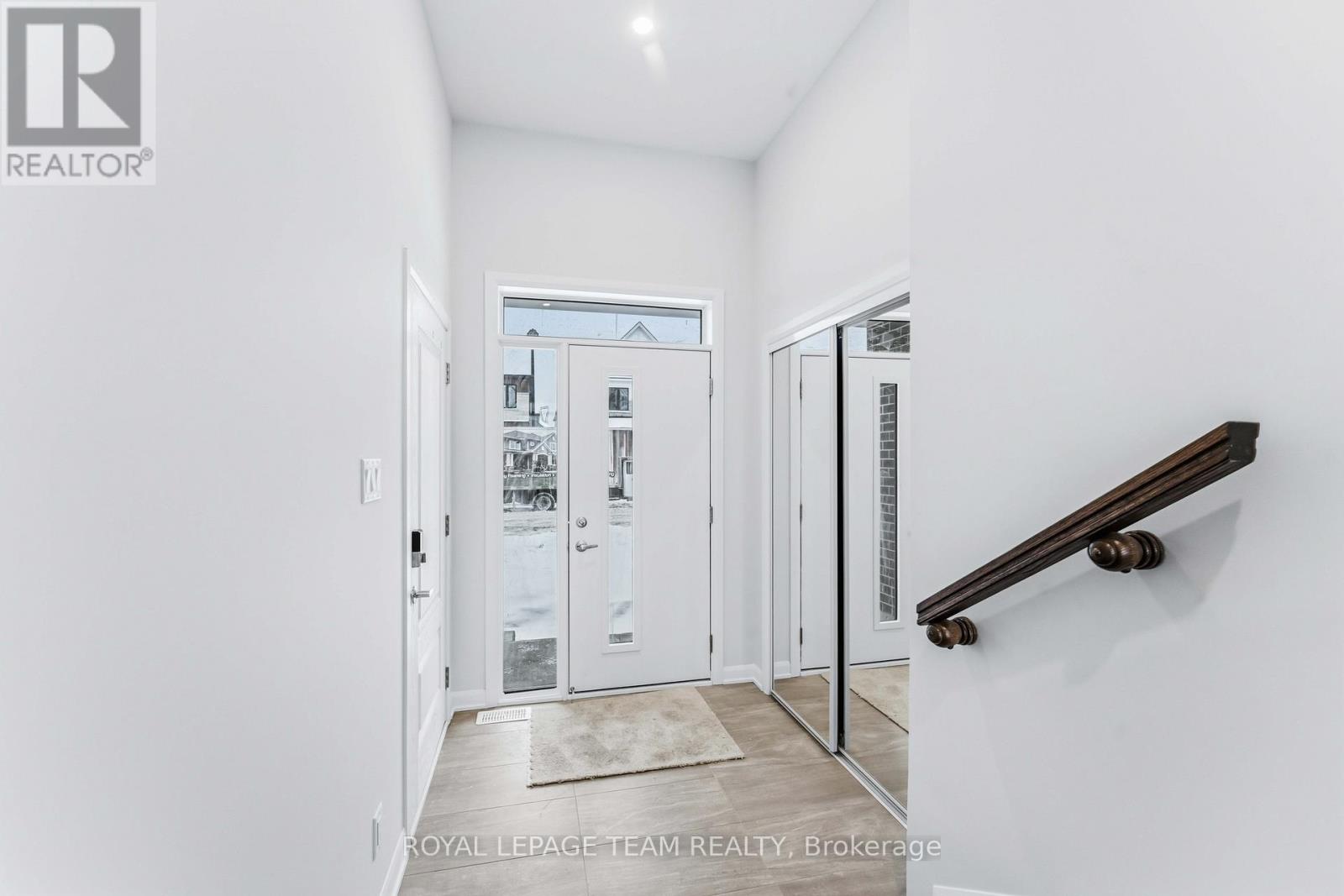 742 Fairline Row, Ottawa, Ontario  K2V 0V7 - Photo 2 - X12229430