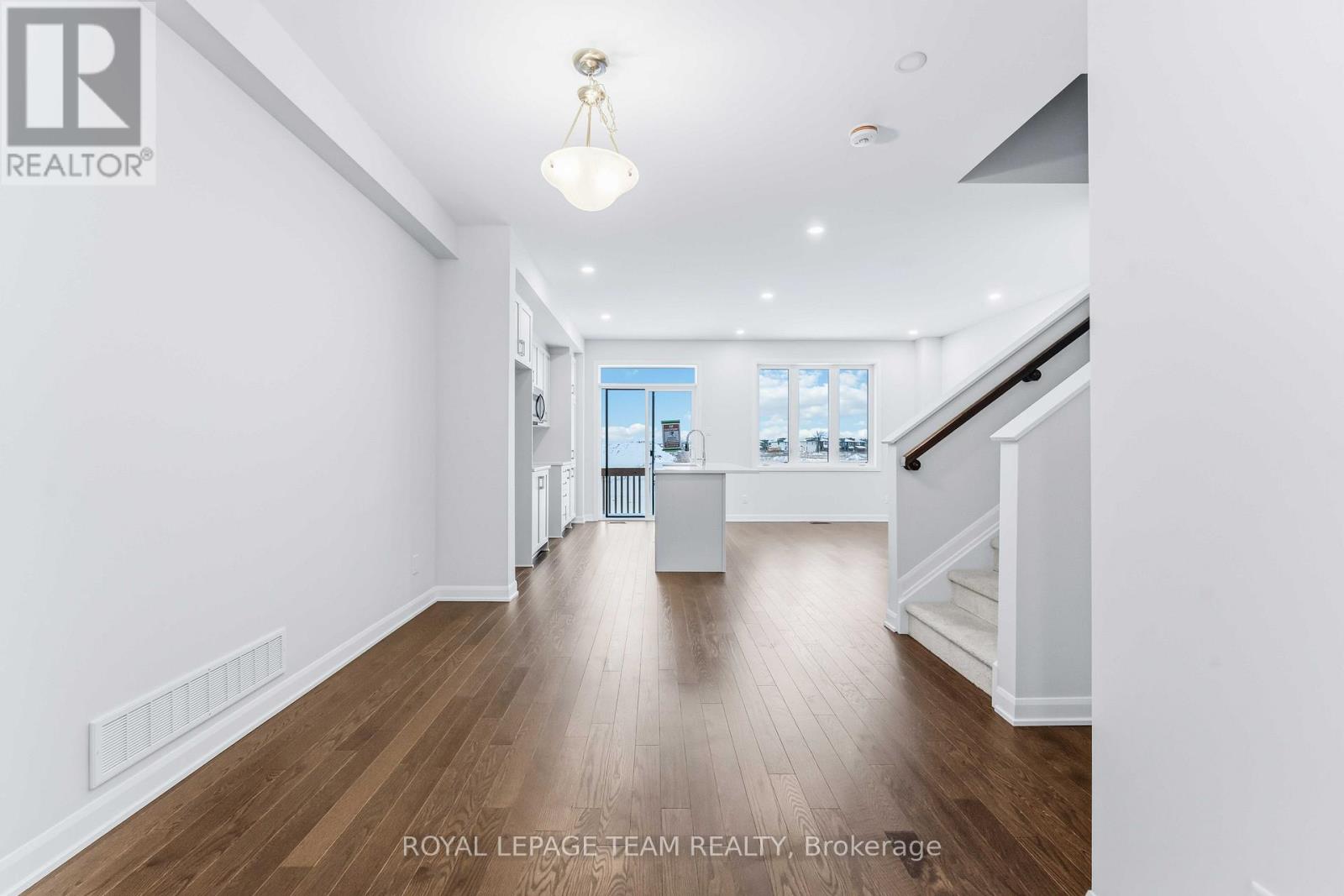 742 Fairline Row, Ottawa, Ontario  K2V 0V7 - Photo 3 - X12229430