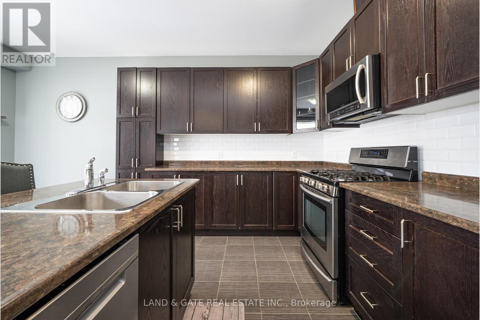 2323 Steeplechase Street, Oshawa, Ontario  L1L 0C8 - Photo 11 - E12638016