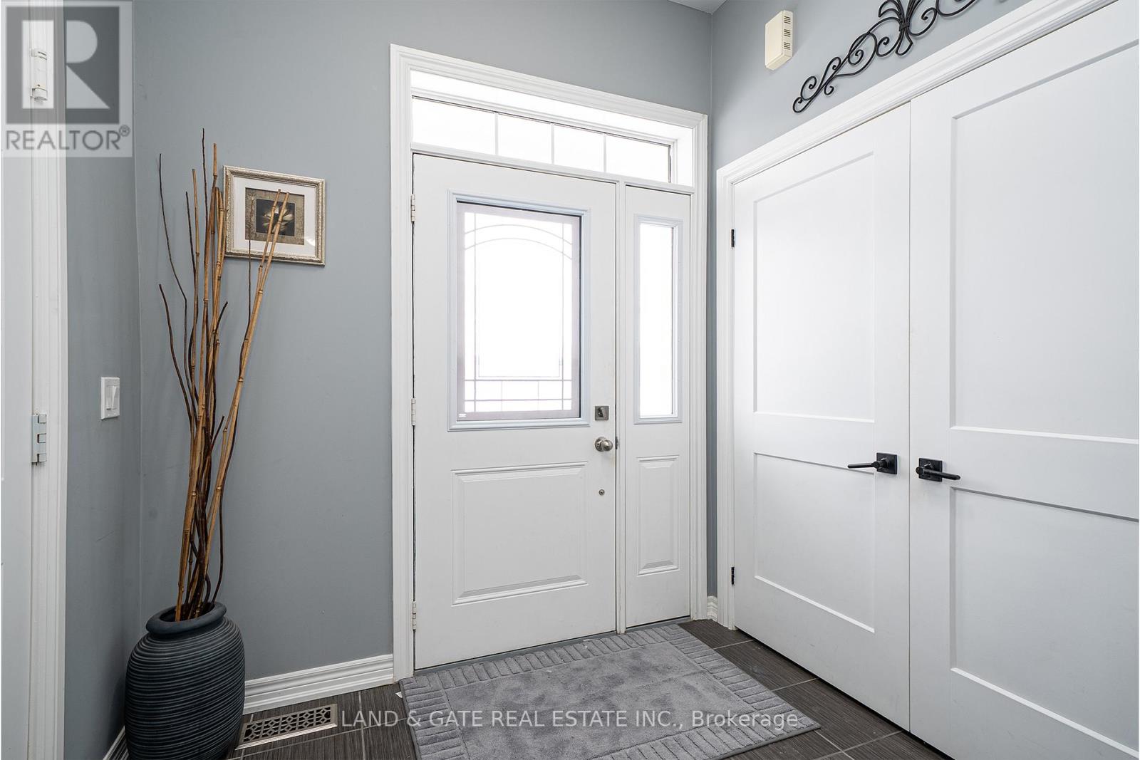 2323 Steeplechase Street, Oshawa, Ontario  L1L 0C8 - Photo 3 - E12638016