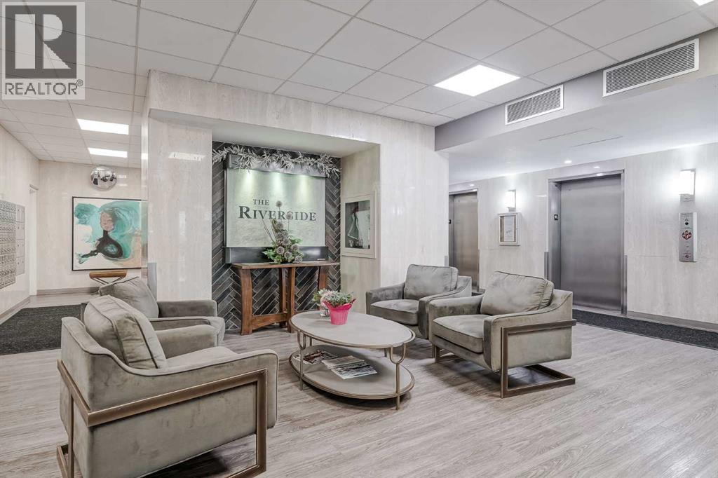 305, 145 Point Drive Nw, Calgary, Alberta  T3B 4W1 - Photo 3 - A2269679