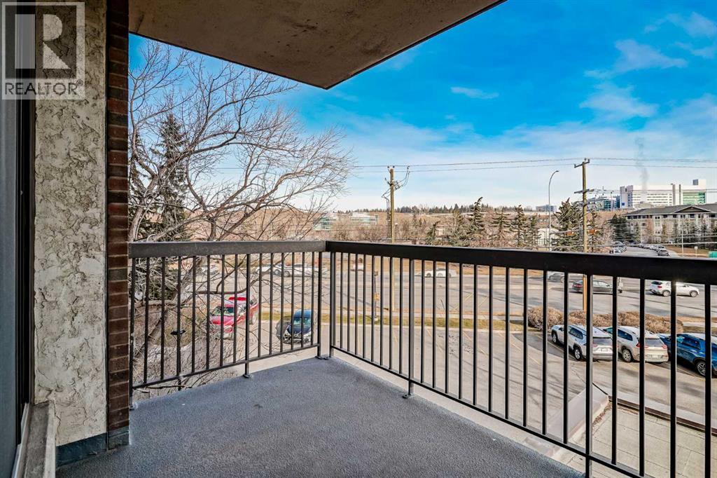 305, 145 Point Drive Nw, Calgary, Alberta  T3B 4W1 - Photo 10 - A2269679