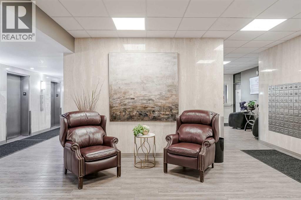 305, 145 Point Drive Nw, Calgary, Alberta  T3B 4W1 - Photo 4 - A2269679