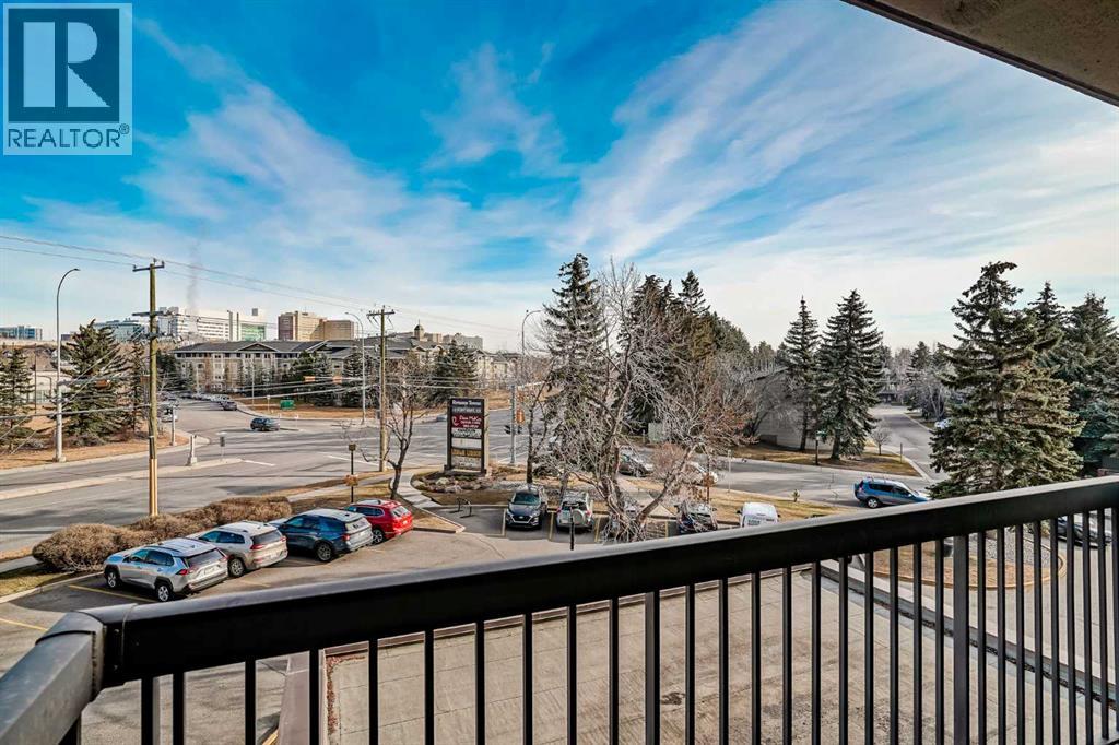 305, 145 Point Drive Nw, Calgary, Alberta  T3B 4W1 - Photo 11 - A2269679