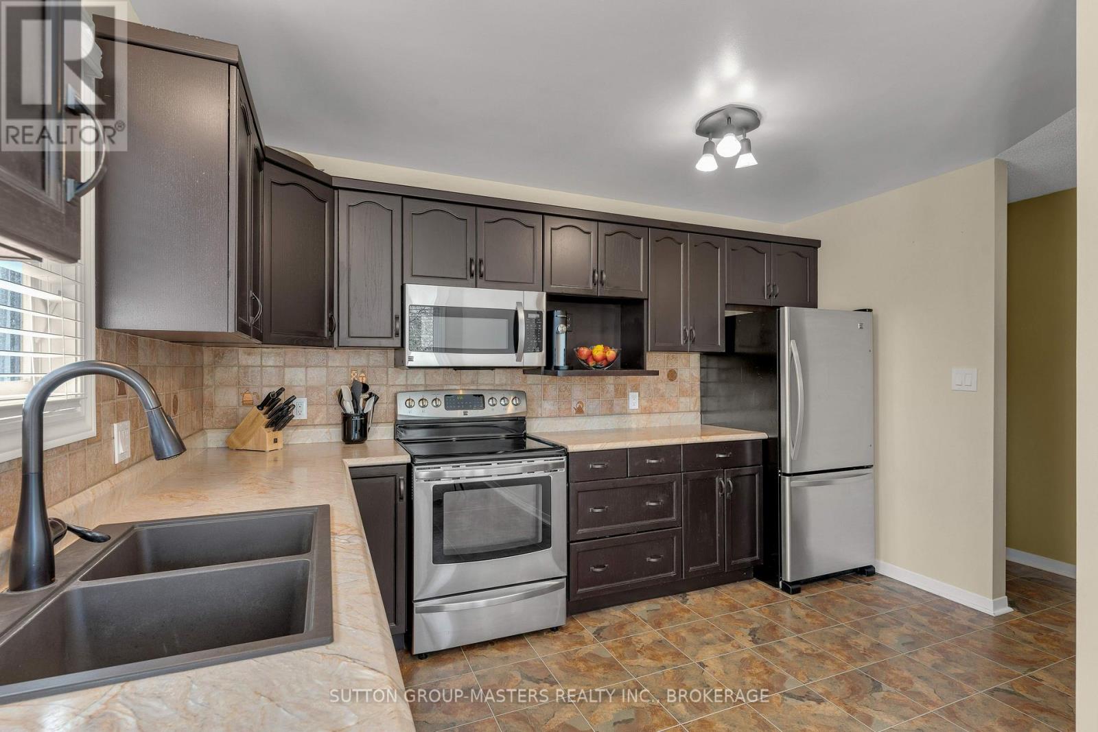 71 Davey Crescent, Loyalist (Amherstview), Ontario  K7N 1X7 - Photo 10 - X12638044