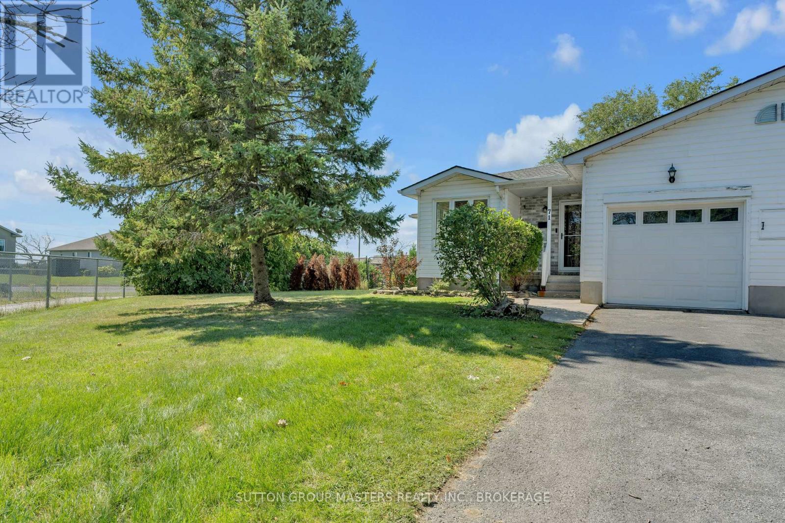 71 Davey Crescent, Loyalist (Amherstview), Ontario  K7N 1X7 - Photo 2 - X12638044